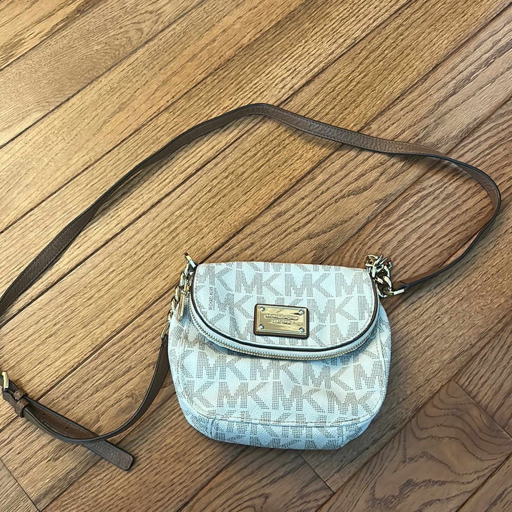 excellent condition Michael Kors cross body bag